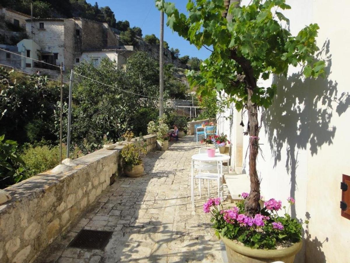 Lilibeth Houses - Charming & Lovely Views 시클리 외부 사진