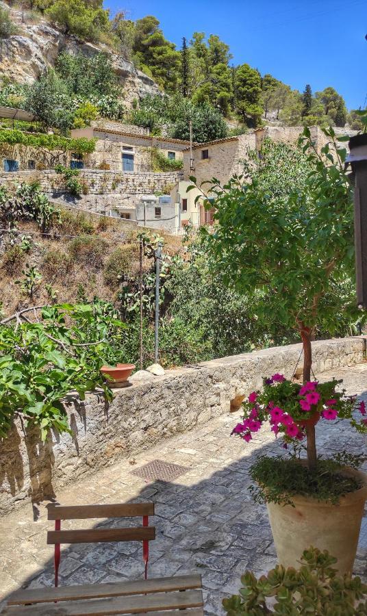 Lilibeth Houses - Charming & Lovely Views 시클리 외부 사진